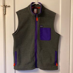 Patagonia full-zip fleece vest. Gray/purple. Men’s LARGE